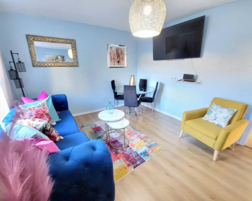 Appartement Harrismith Place By Sensational Short Lets & Serviced With Free Parking & Wi-fi *