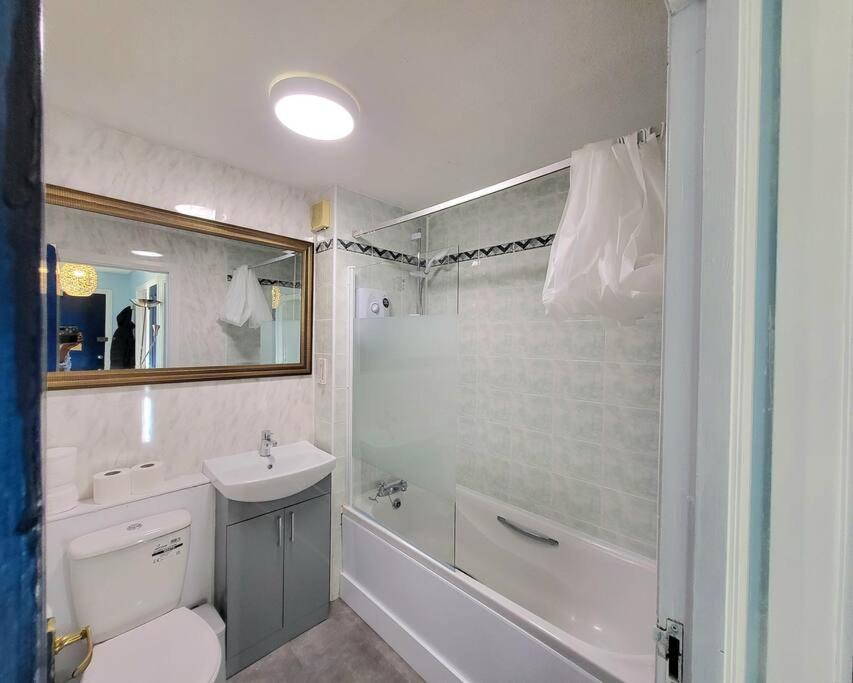 Appartement Harrismith Place By Sensational Short Lets & Serviced With Free Parking & Wi-fi