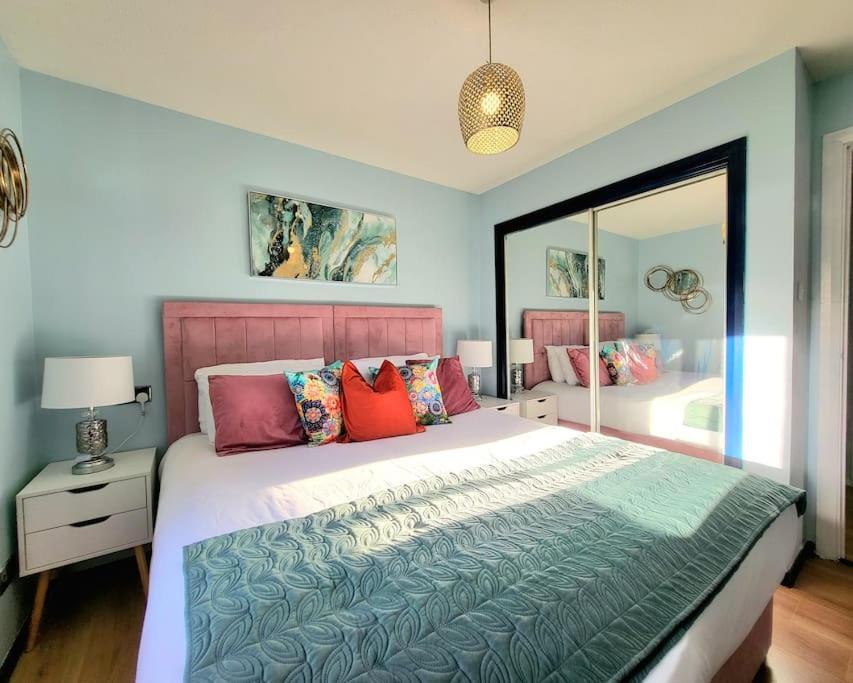 Appartement Harrismith Place By Sensational Short Lets & Serviced With Free Parking & Wi-fi *